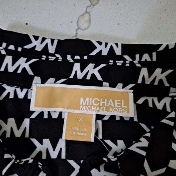 Michael Kors Size 1X, ¾ Sleeve Black & White Logo Top NWT - Picture 10 of 15